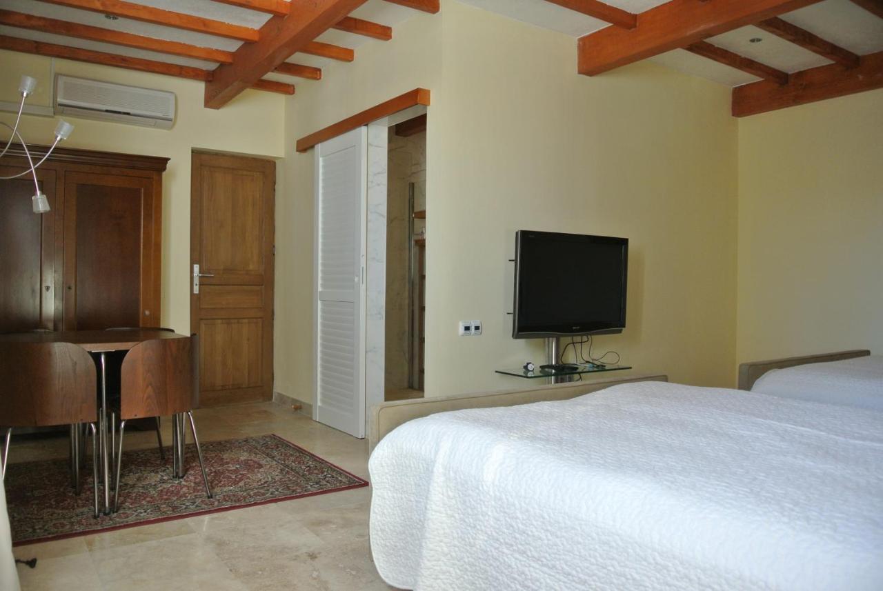 Grand Tamaris Hosting Bed & Breakfast อาร์ลส์ ภายนอก รูปภาพ