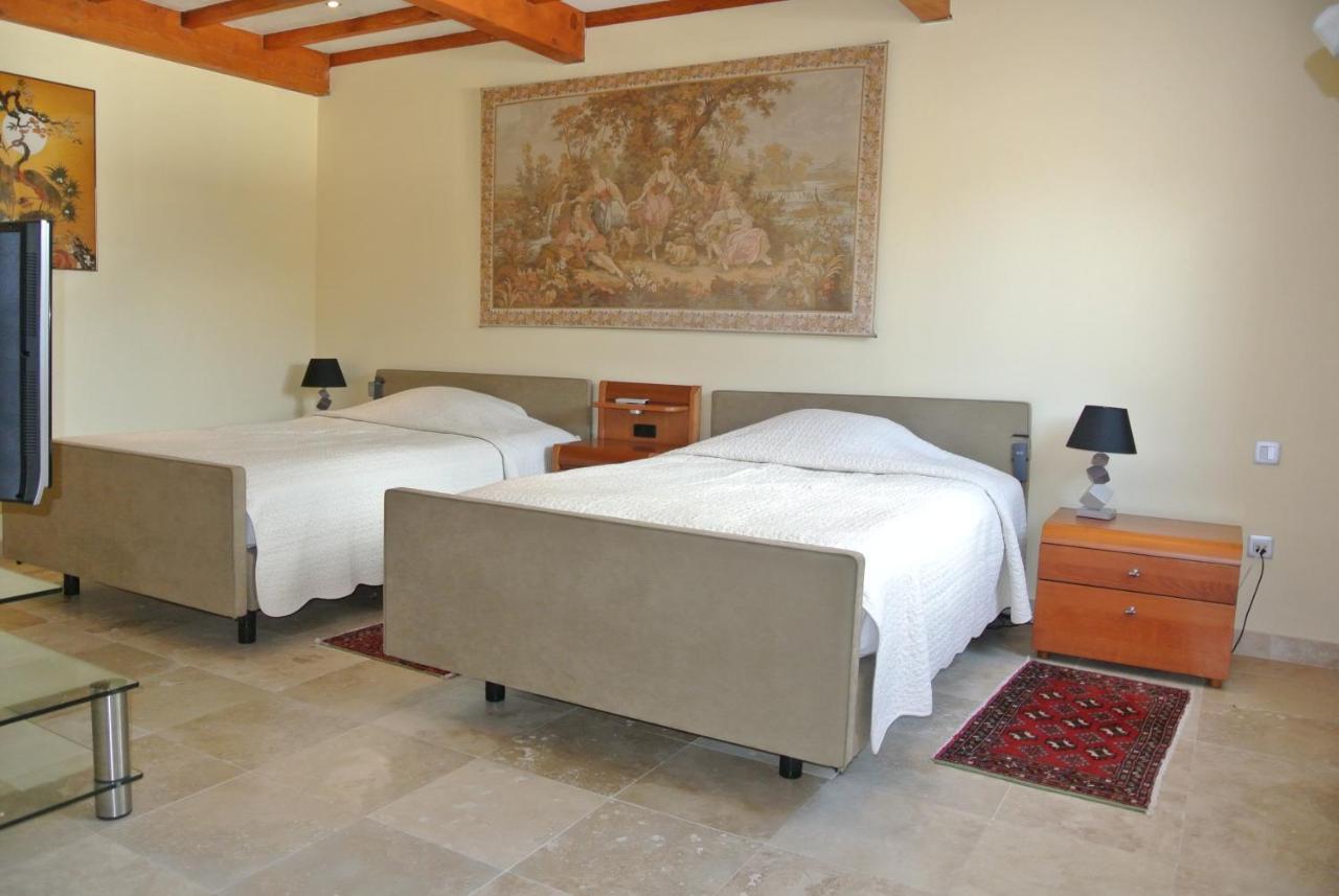 Grand Tamaris Hosting Bed & Breakfast อาร์ลส์ ภายนอก รูปภาพ